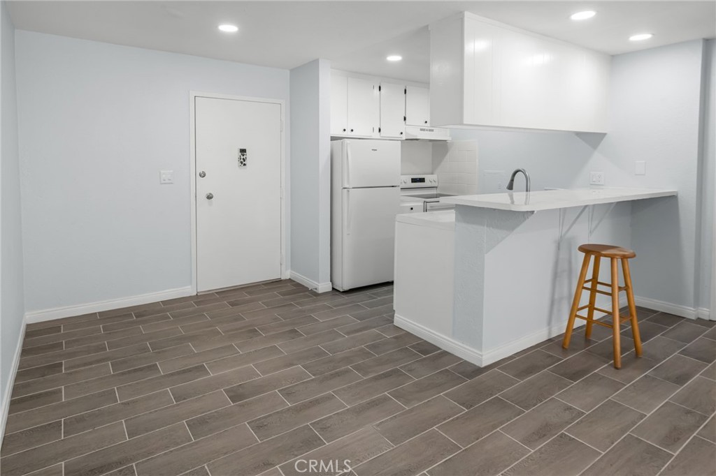 5585 E Pacific Coast Highway 171