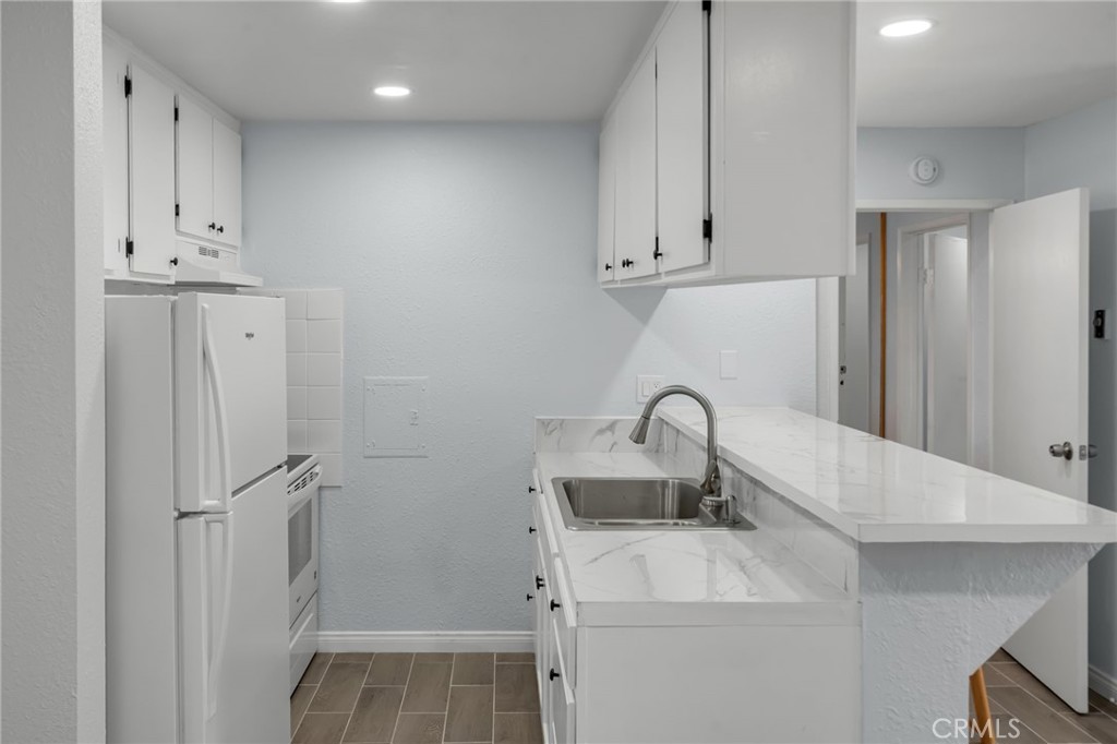 5585 E Pacific Coast Highway 171