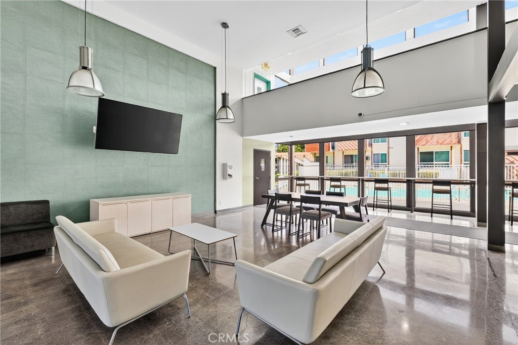 5585 E Pacific Coast Highway 171