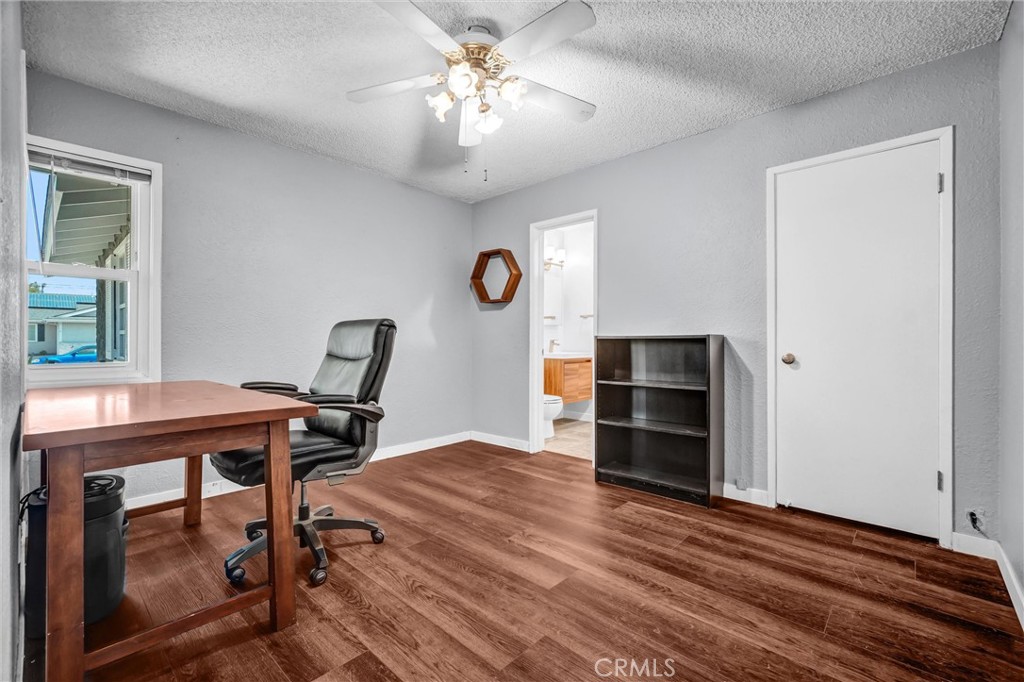 6502 Acacia