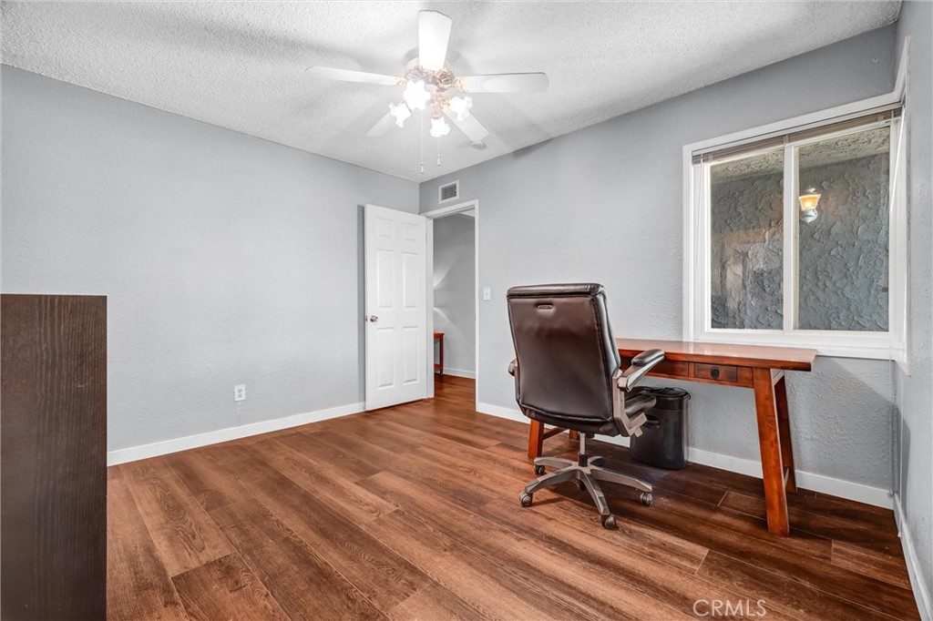 6502 Acacia