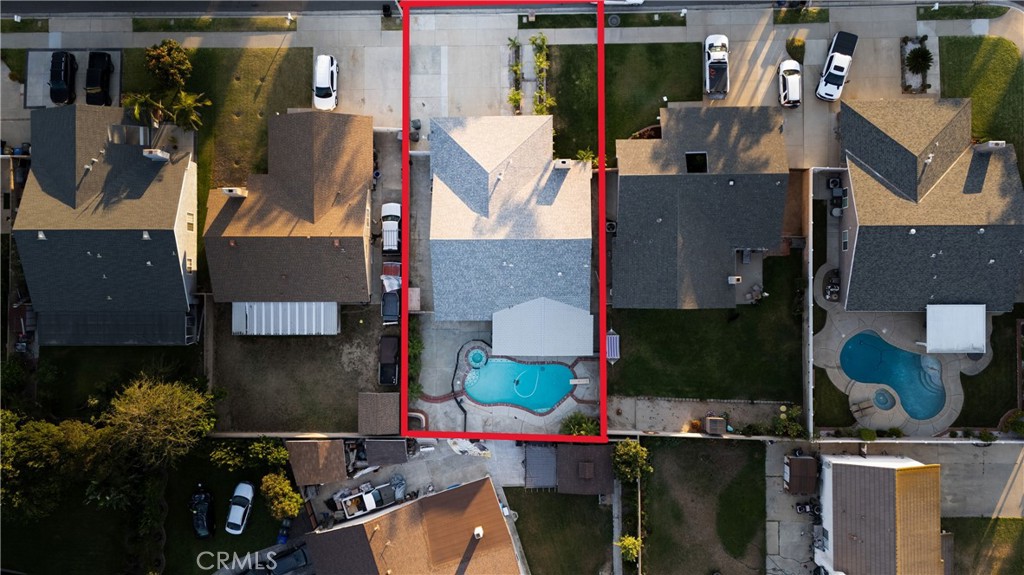 2425 S Lake