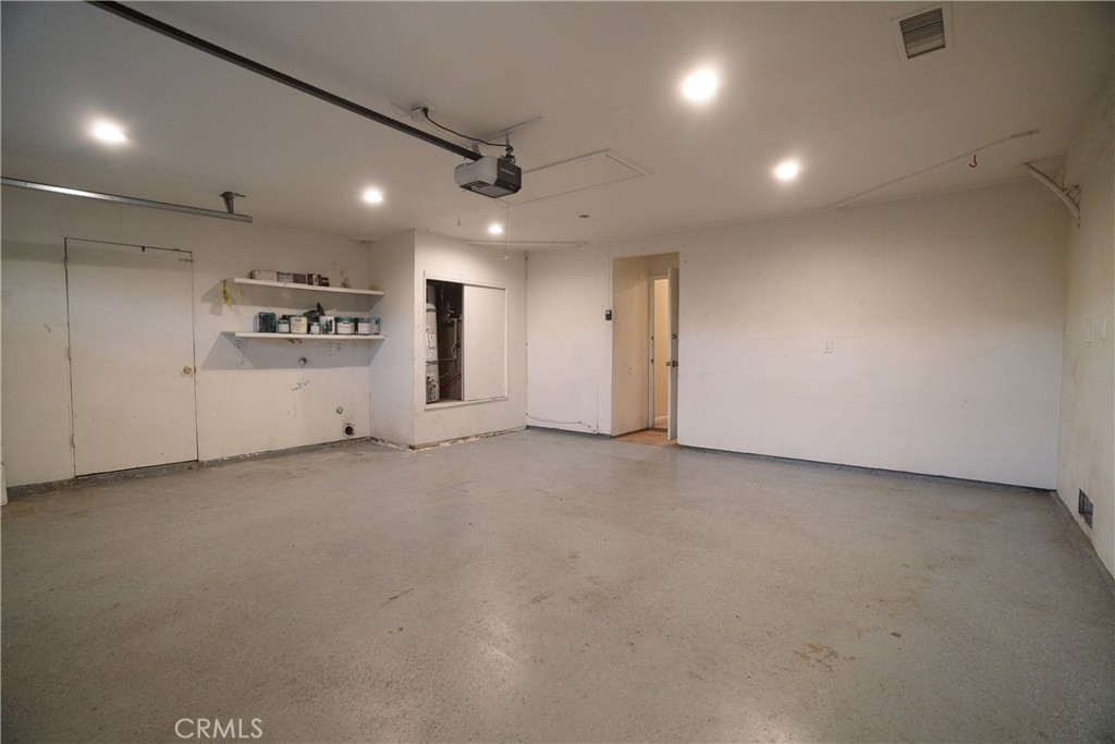 2425 S Lake