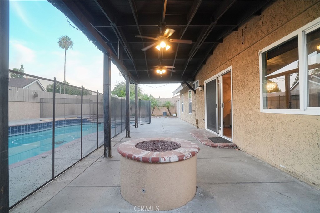 2425 S Lake