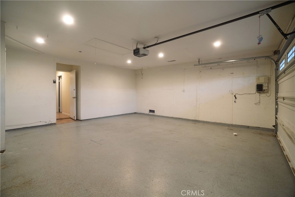 2425 S Lake