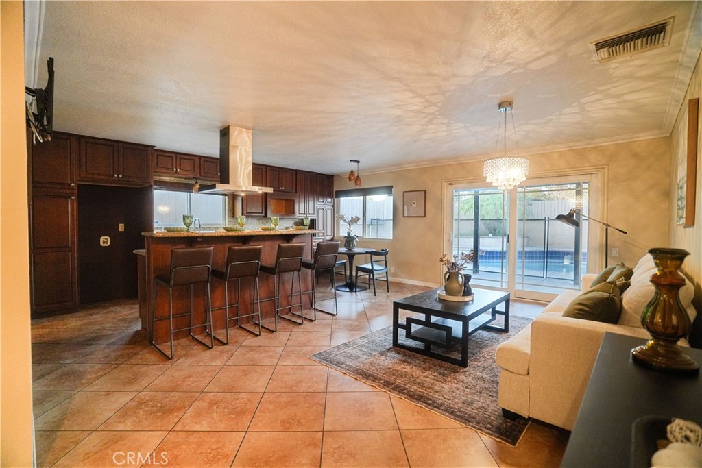 2425 S Lake