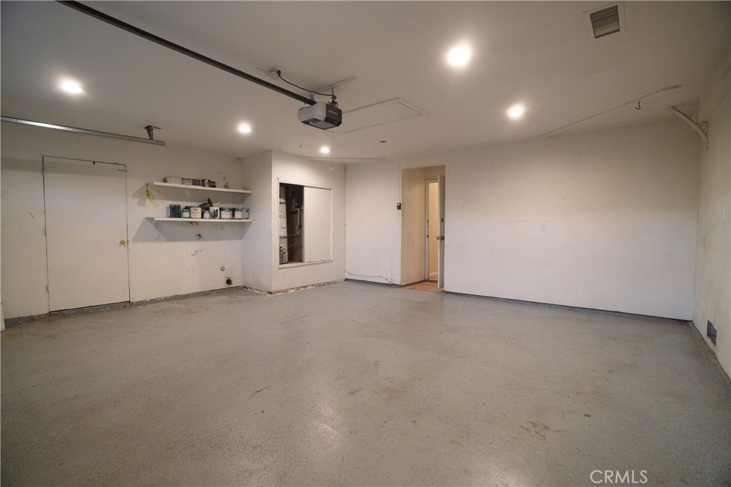2425 S Lake