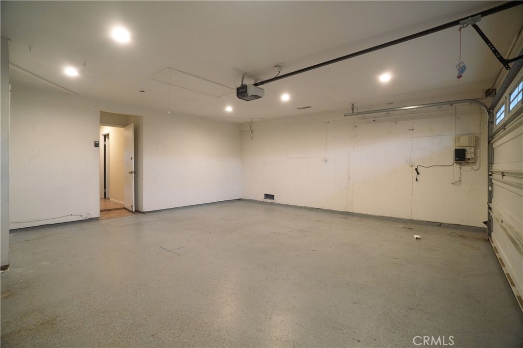 2425 S Lake