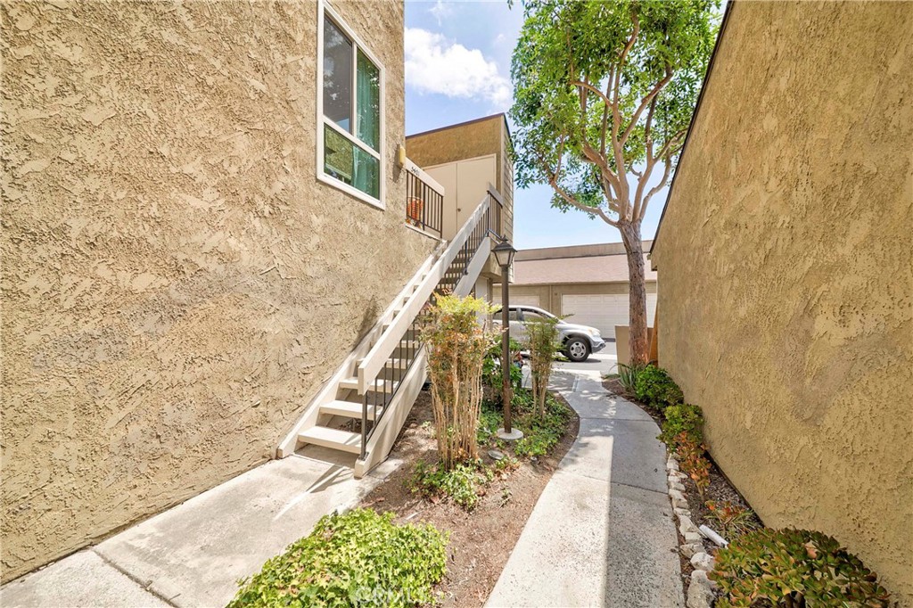 5401 Twin Lakes Drive