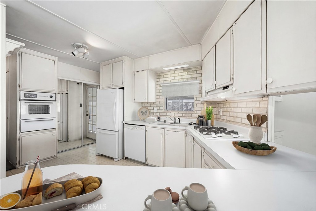 6231 E NARINA VIEW Drive 203