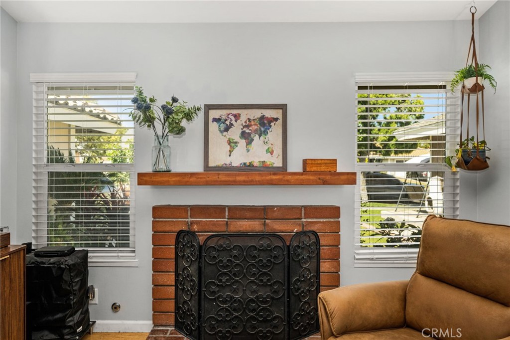 1231 N Dolores