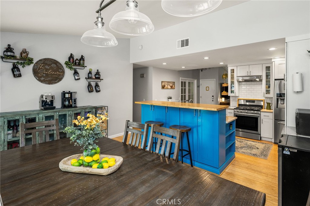 1231 N Dolores