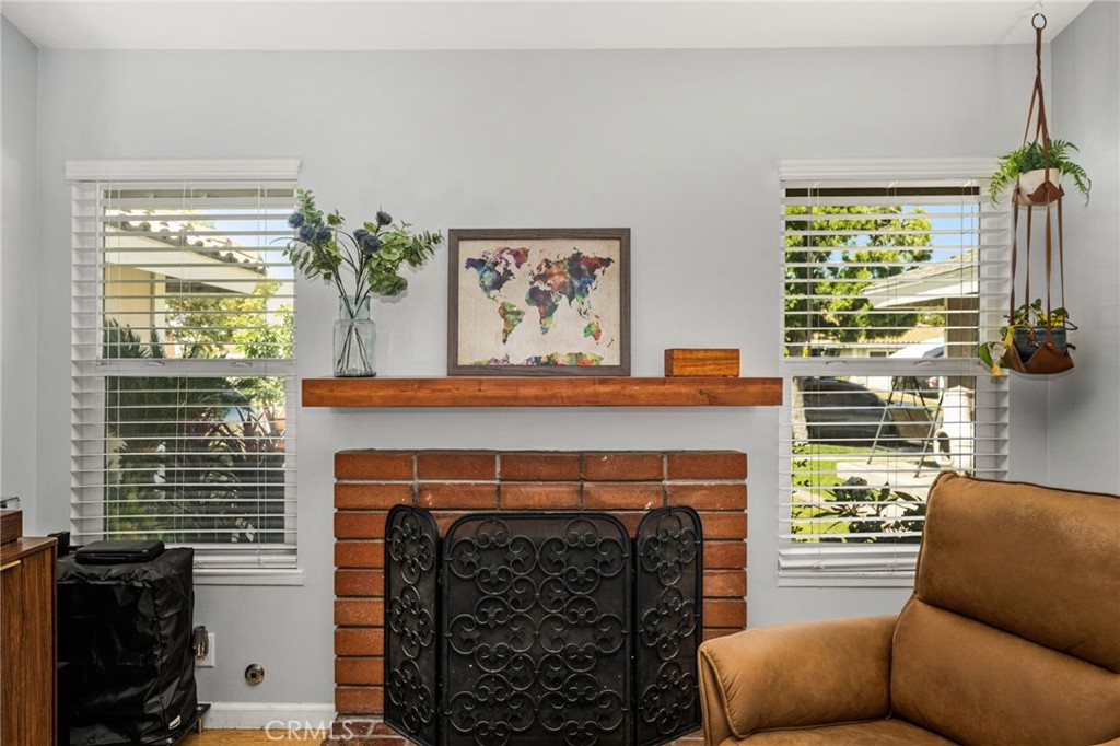 1231 N Dolores