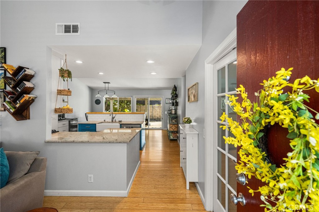 1231 N Dolores