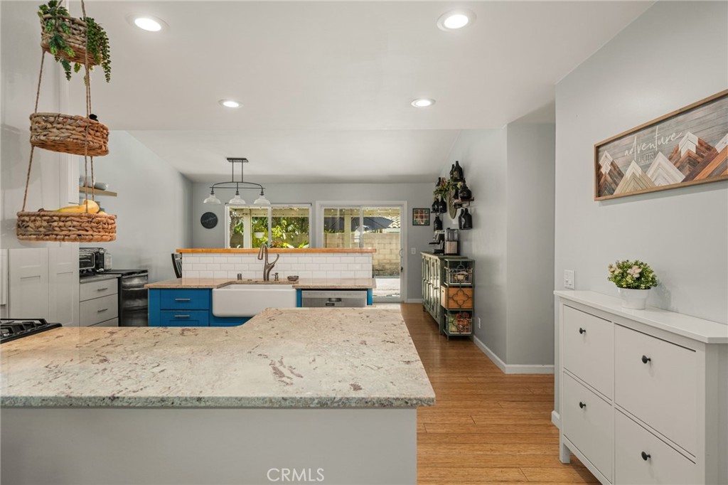 1231 N Dolores