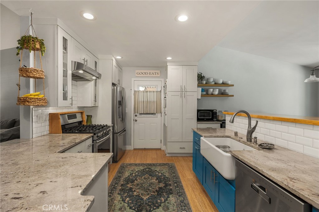 1231 N Dolores