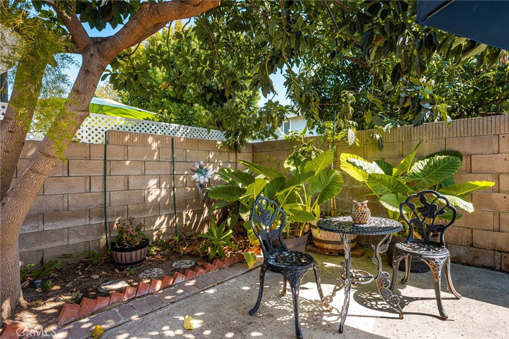 1231 N Dolores