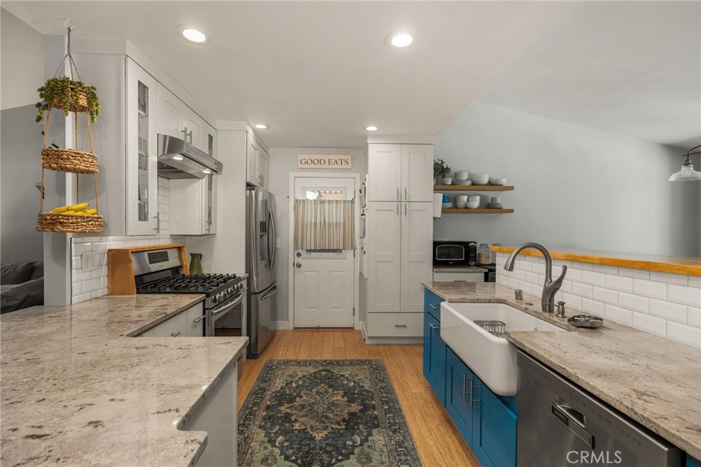 1231 N Dolores