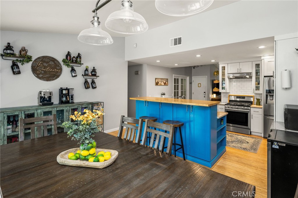 1231 N Dolores
