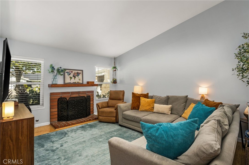 1231 N Dolores