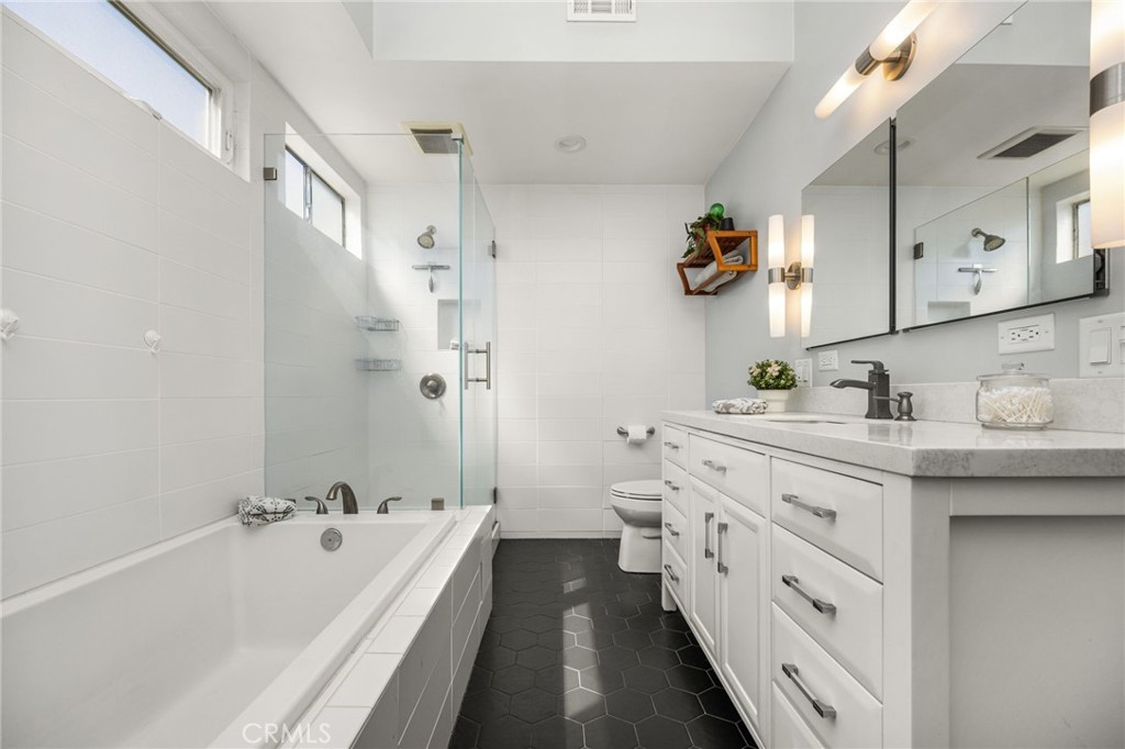 1231 N Dolores