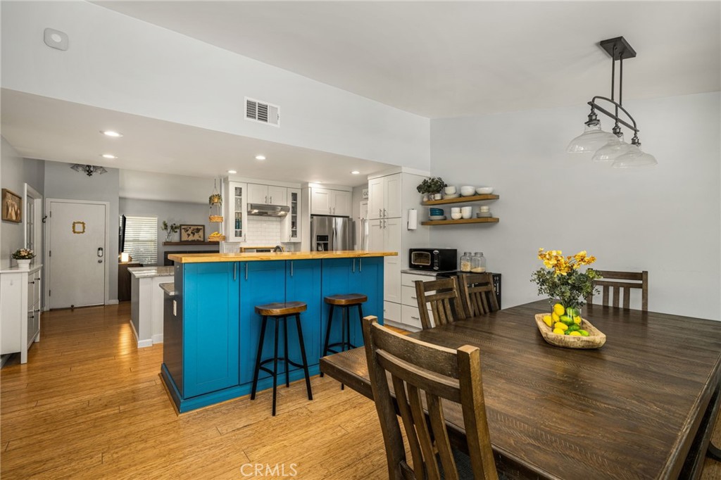 1231 N Dolores