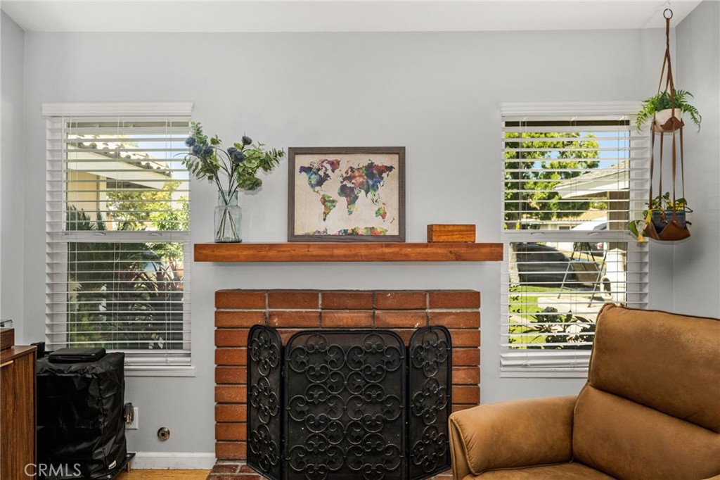 1231 N Dolores