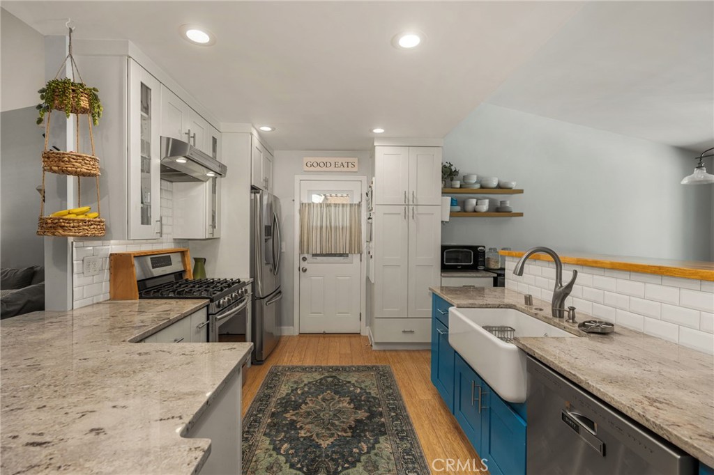 1231 N Dolores