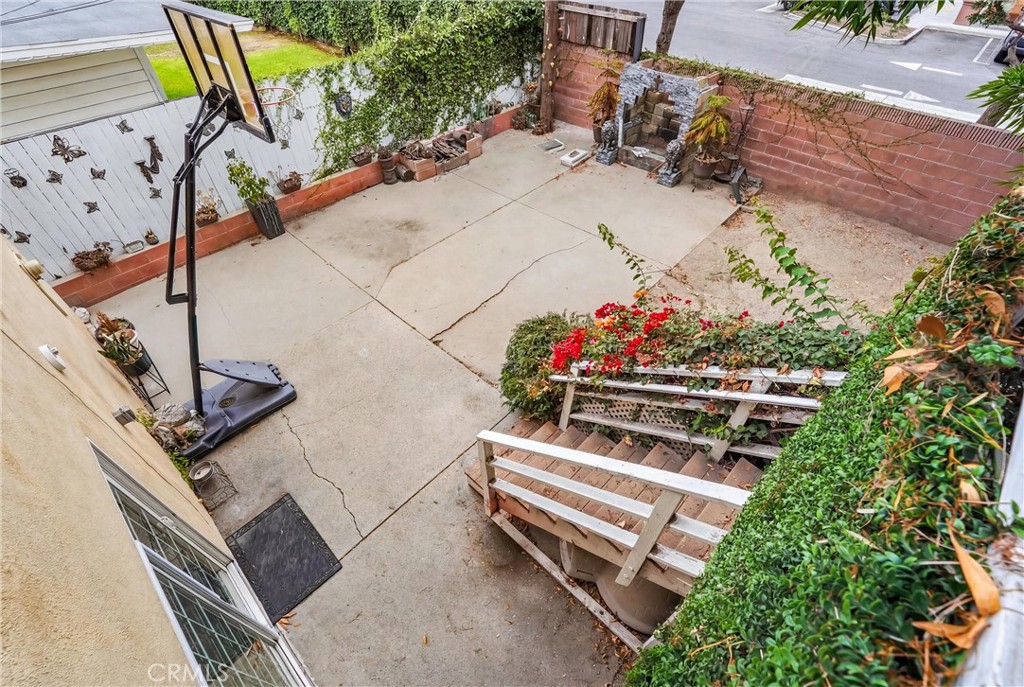 5976 Los Feliz Drive