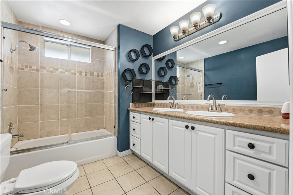 5976 Los Feliz Drive