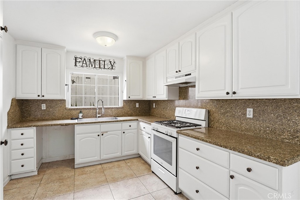 5976 Los Feliz Drive