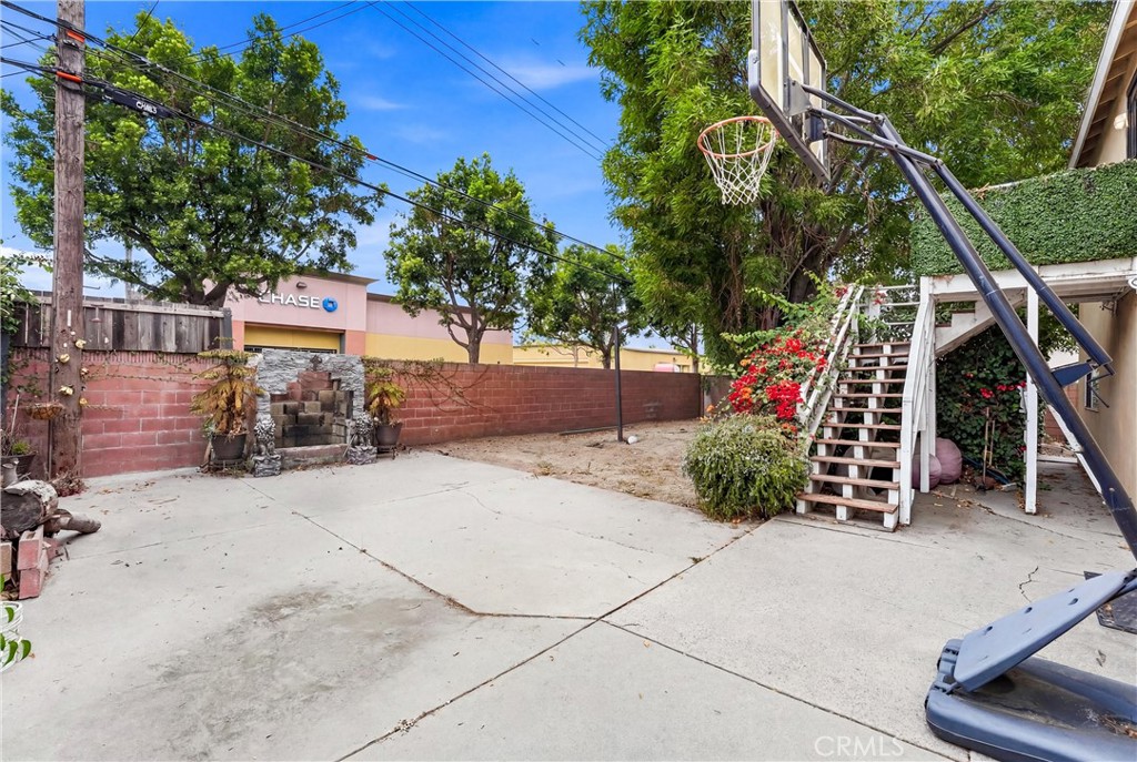 5976 Los Feliz Drive