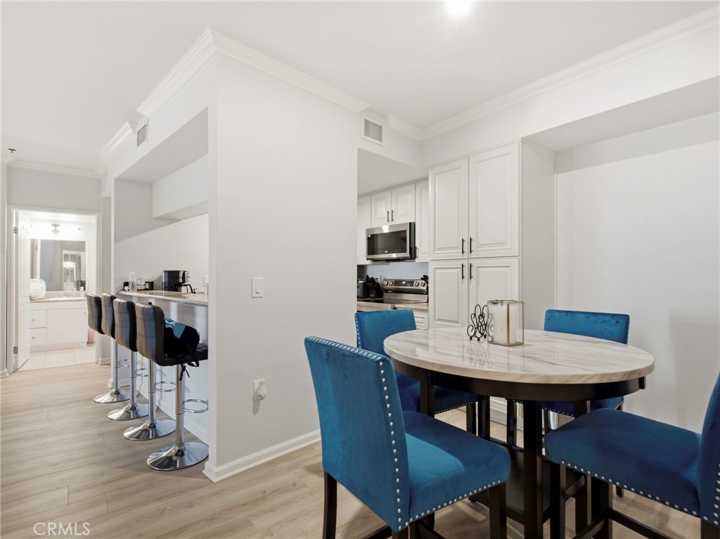 838 Pine 215