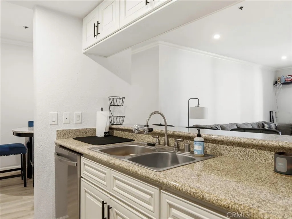 838 Pine Unit 215