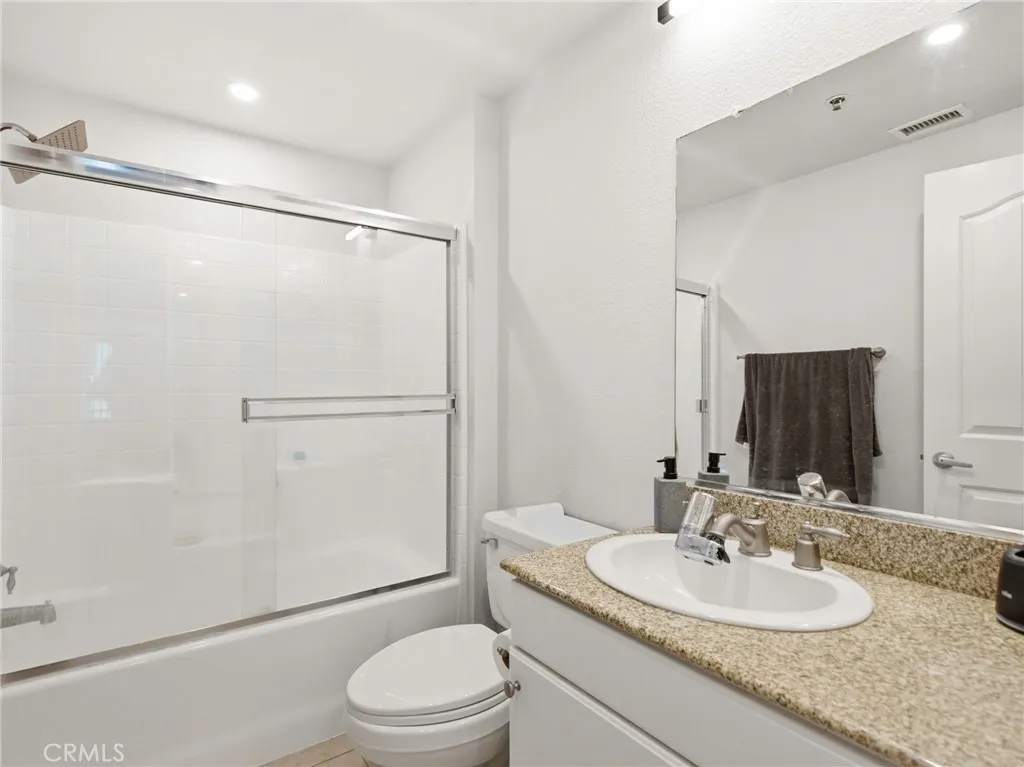 838 Pine Unit 215