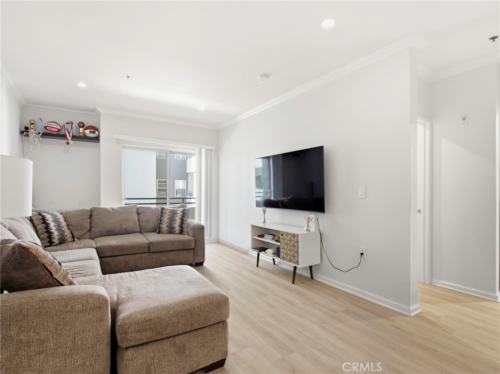 838 Pine 215