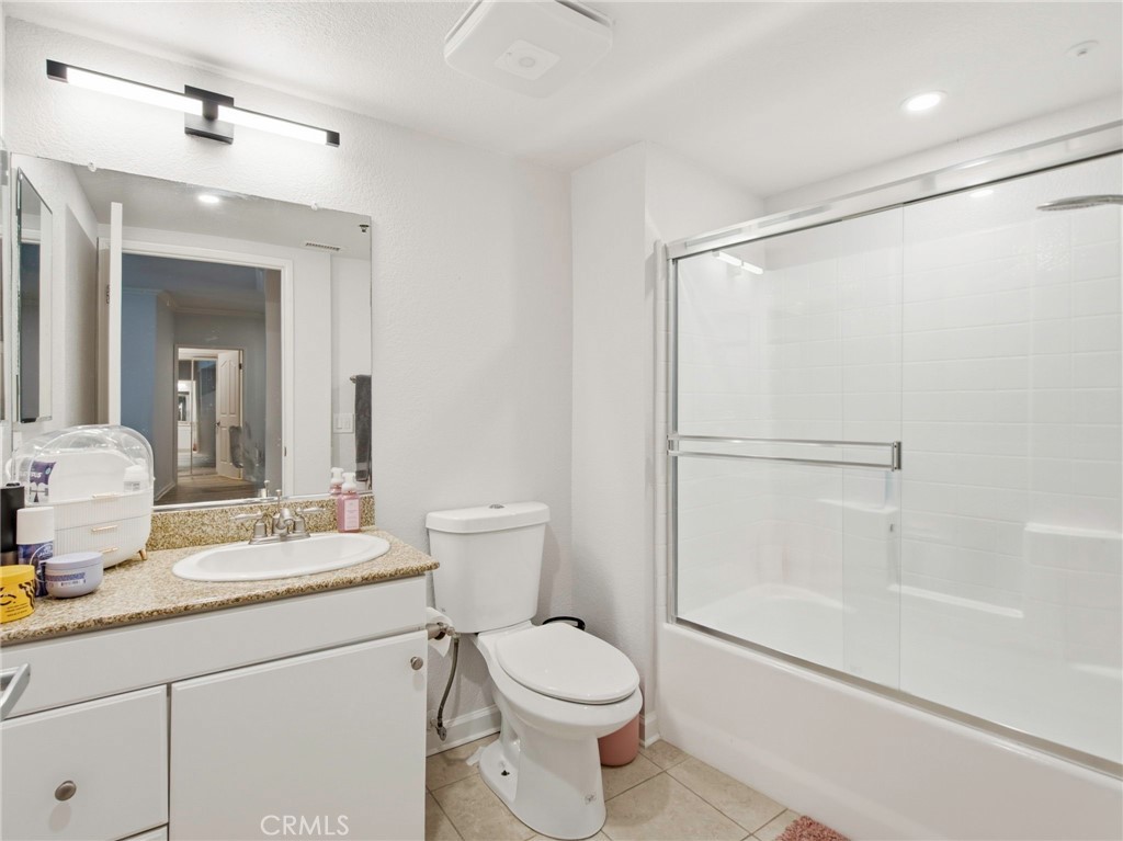 838 Pine 215