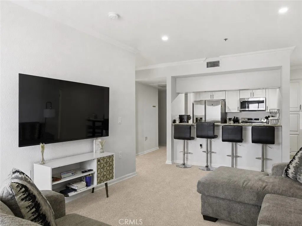 838 Pine Unit 215