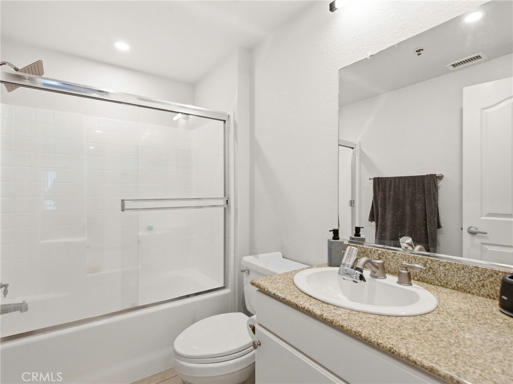 838 Pine 215