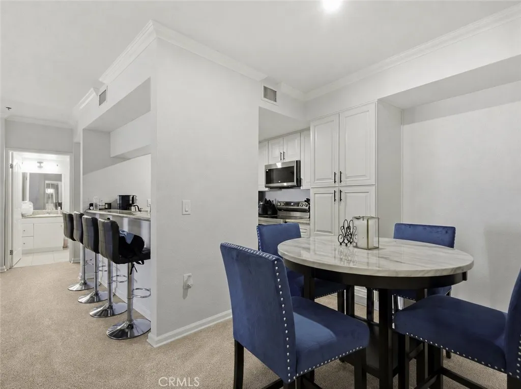 838 Pine Unit 215