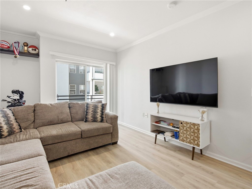 838 Pine 215