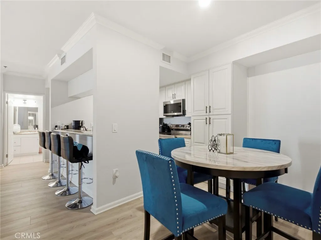 838 Pine Unit 215