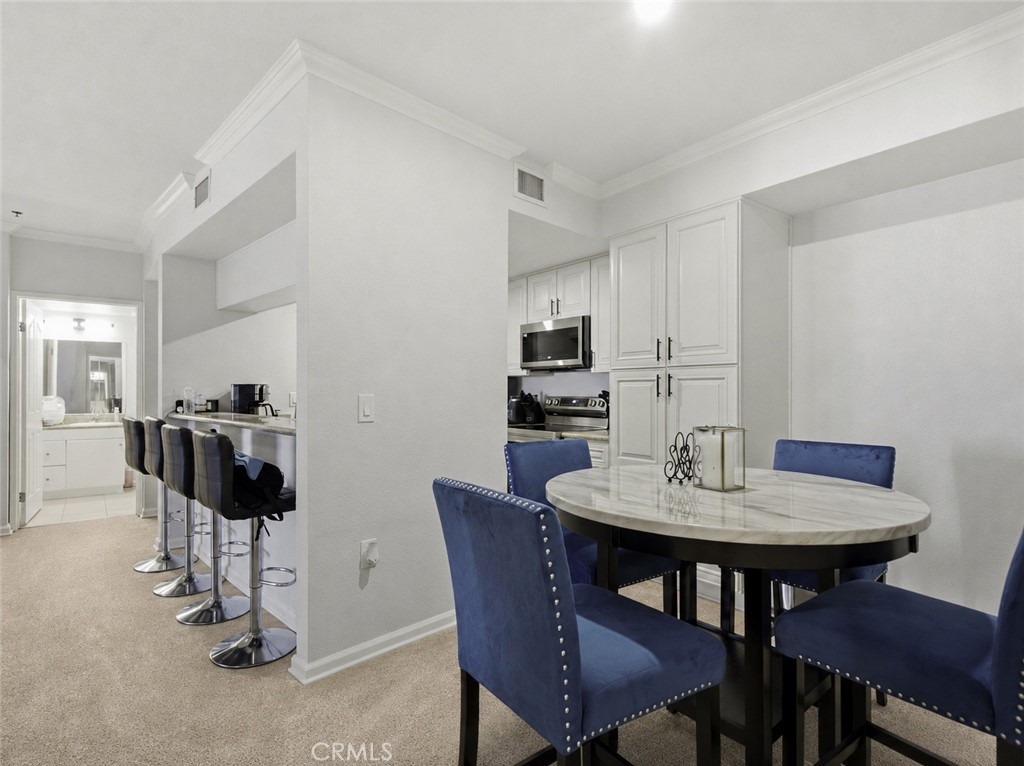 838 Pine 215