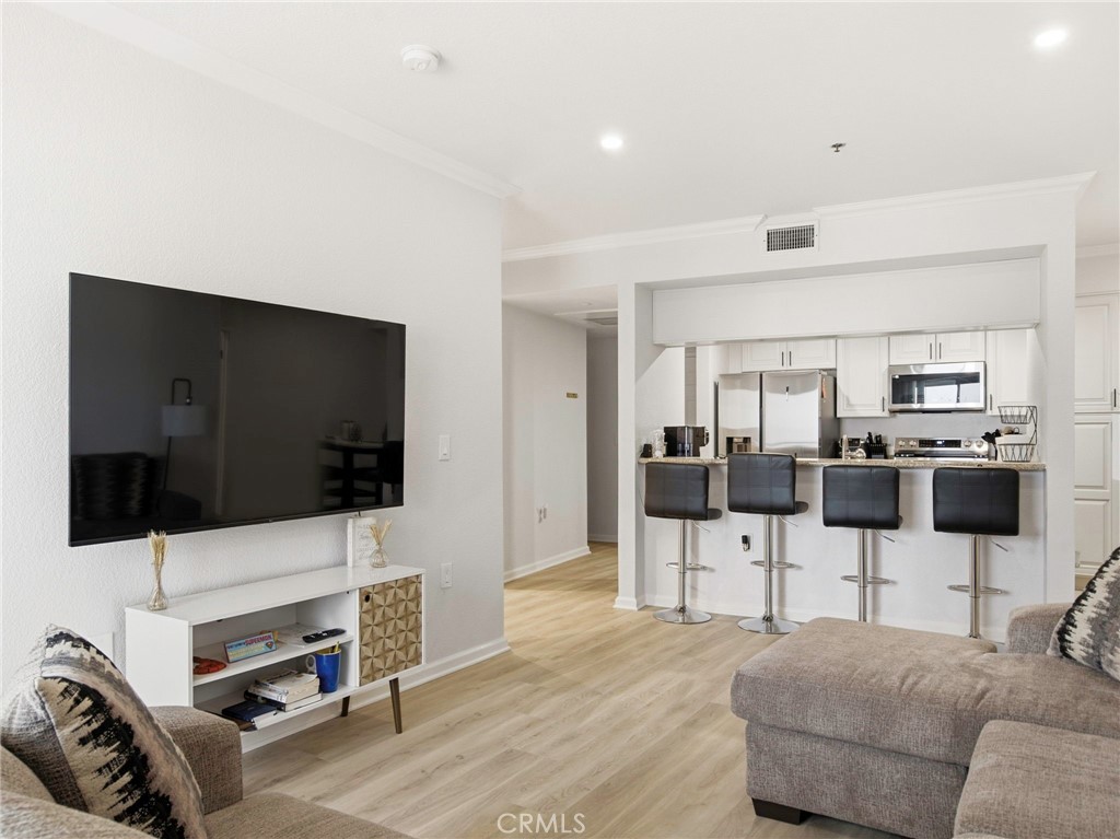838 Pine 215