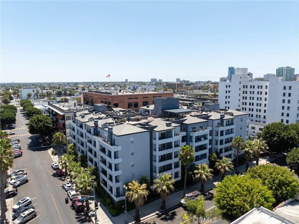 838 Pine Unit 215