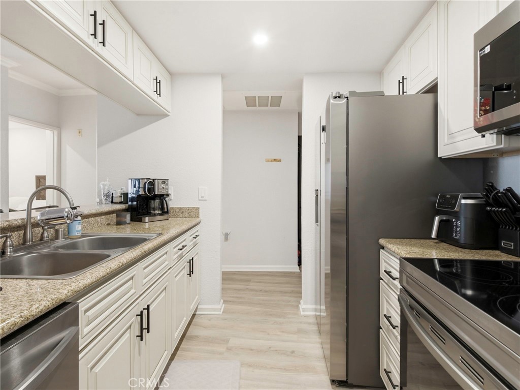 838 Pine 215