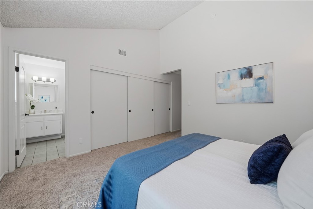 4605 E Silverleaf