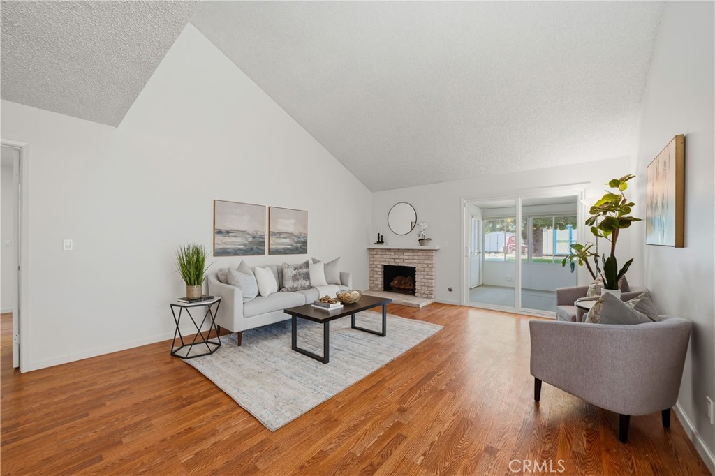 4605 E Silverleaf