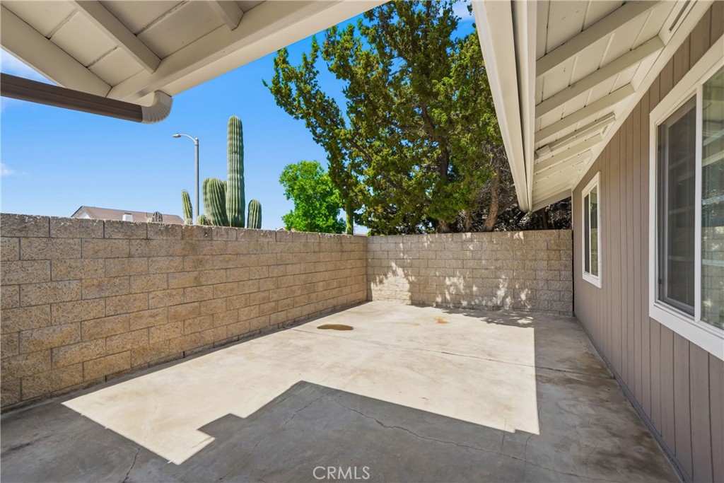 4605 E Silverleaf