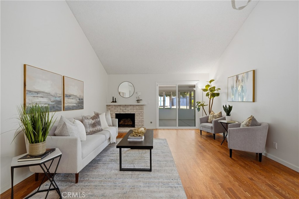 4605 E Silverleaf